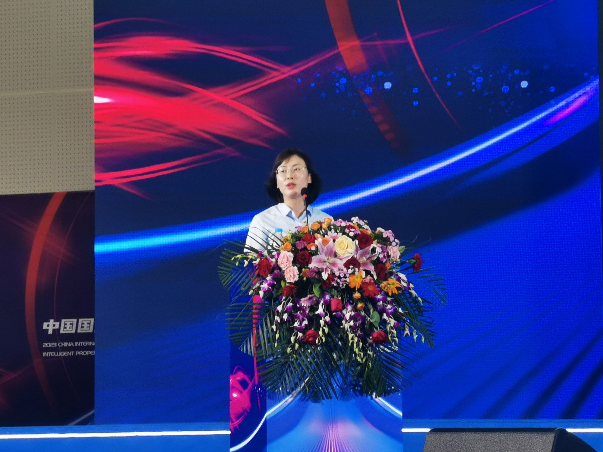 银娱优越会物业总司理助理王雅婷在天津物博会论坛揭晓主题演讲